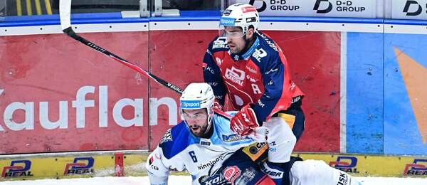 Kometa Brno a Pardubice si nedarují ani centimetr ledu