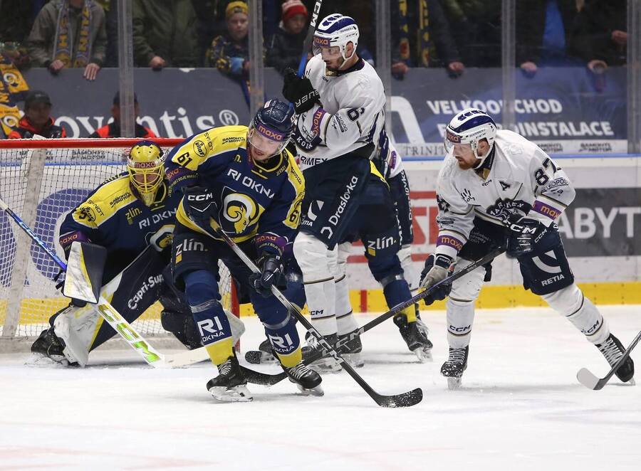 Daniel Huf, Jesse Paukku (ZLN), Jan Veselý a&nbsp;Pavel Musil (KOL) ve 3.&nbsp;utkání semifinále