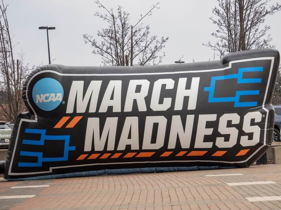 Logo March Madness v&nbsp;Michiganu