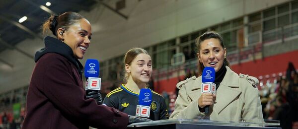 Reportérky ESPN zpovídají hráčku ženského výběru Manchesteru United Jess Park, Liga mistryň UEFA na Disney+