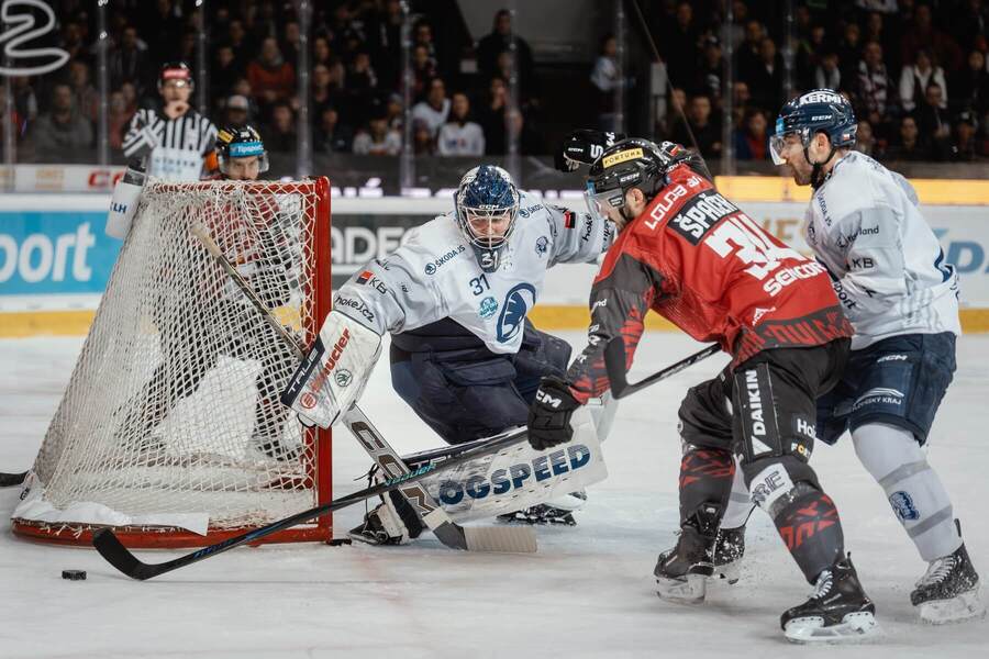 Nick Malík je jedním z&nbsp;hrdinů této série. Dovede Plzeň k&nbsp;postupu?