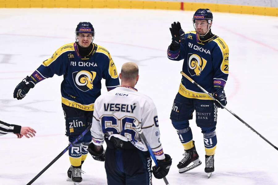 Emotivní chvíle v&nbsp;zápase číslo 4, semifinále Zlín vs. Kolín