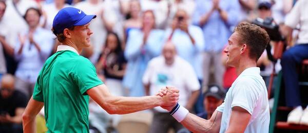 Jannik Sinner a Jiří Lehečka na French Open 2025