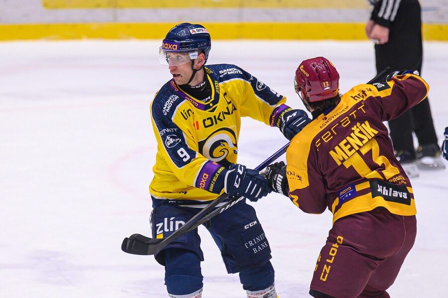 Na snímku zlínksý Bedřich Köhler (vlevo) a&nbsp;jihlavský Matouš Menšík