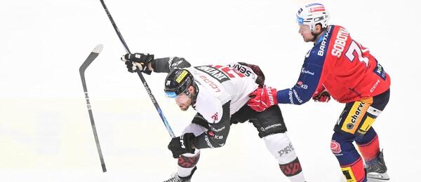 Na snímku Aaron Irving (vlevo) a Vladimír Sobotka