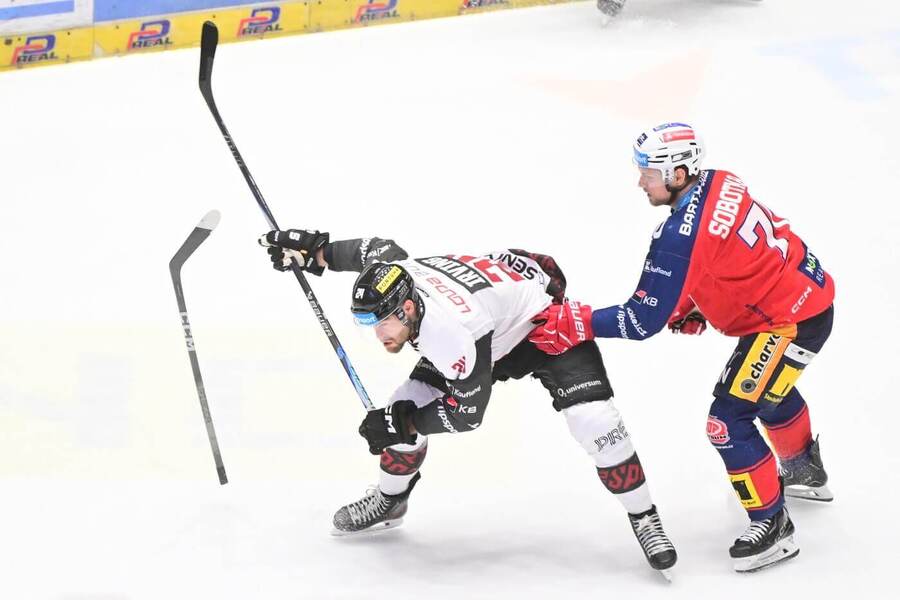 Na snímku Aaron Irving (vlevo) a&nbsp;Vladimír Sobotka (vpravo)