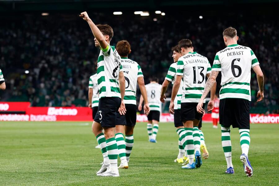 Hráči Sportingu oslavují branku