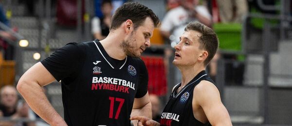 Jaromír Bohačík (vlevo) se radí s Goranem Filipovičem