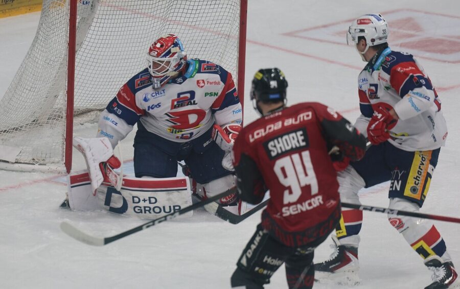 Pardubice vedou v&nbsp;semifinále nad Spartou 2:1, čtvrtý duel se hraje ve středu od 17:45