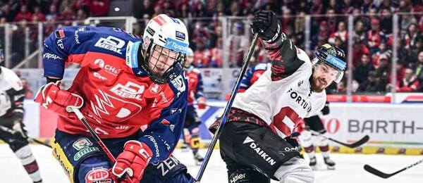 HC Sparta Praha a HC Dynamo Pardubice dnes hrají 6. semifinále play off ELH 2026. Na fotce Jáchym Kondelík a David Němeček v 5. utkání.