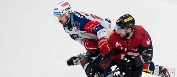HC Dynamo Pardubice a HC Sparta Praha dnes hrají 7. semifinále play off ELH 2026, zde Miloš Kelemen a Mark Pysyk v 6. zápase.