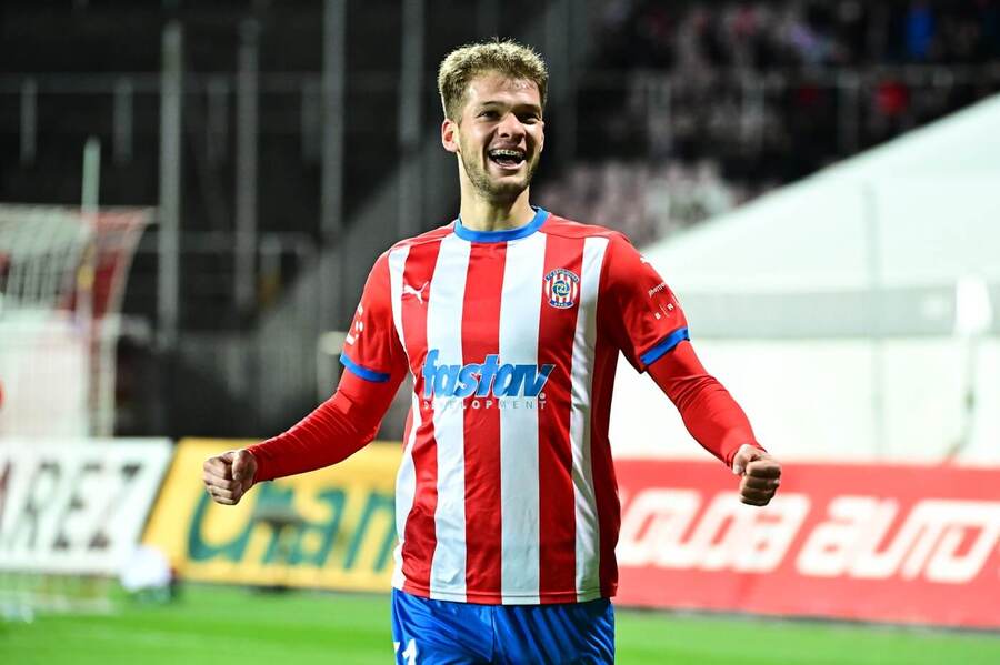 Martin Gjorgievski ze Zbrojovky slaví gól do sítě Artisu