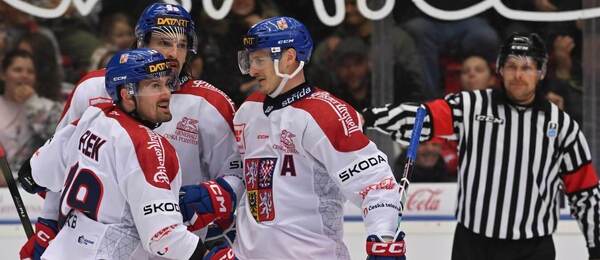 Česká hokejová reprezentace dnes v přípravě na MS 2026 vyzve Rakousko. Na fotce se Jakub Flek a Dominik Kubalík radují z gólu proti Německu.
