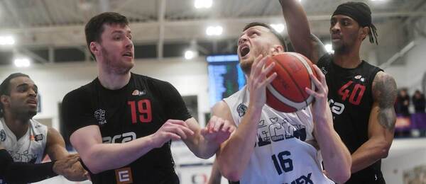 Fotka z basketbalového zápasu Děčín vs. Nymburk, oba týmy jsou součástí Maxa NBL play off 2026