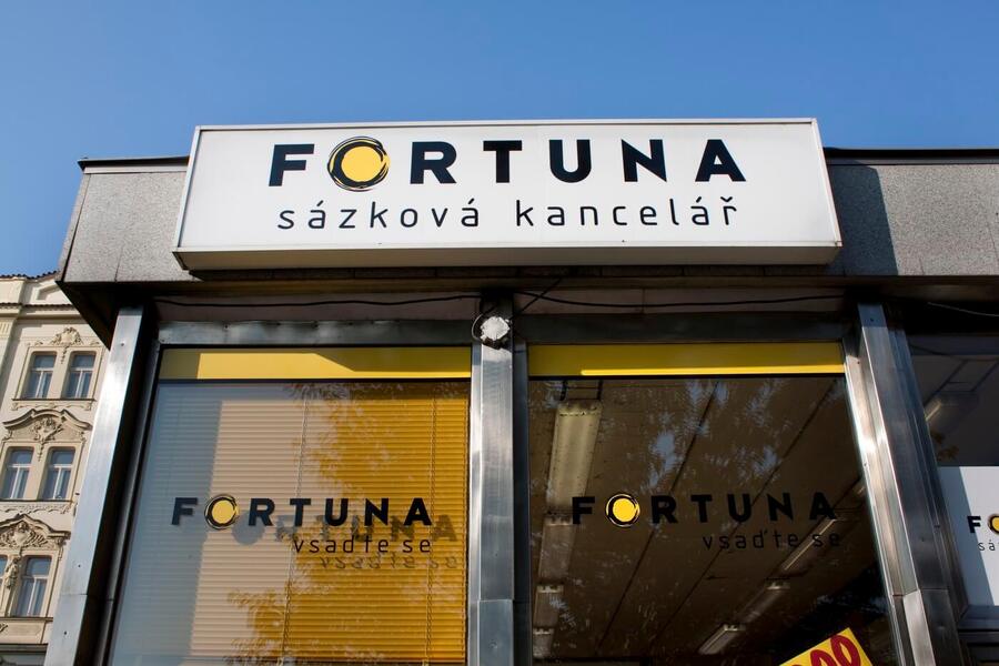 Pobočka Fortuny na náměstí Jiřího z&nbsp;Poděbrad v&nbsp;Praze, fotka z&nbsp;roku 2010