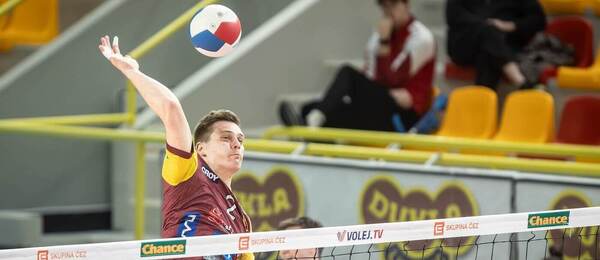 Martin Mařík z Liberce smečuje, fotka ze zápasu volejbalové extraligy