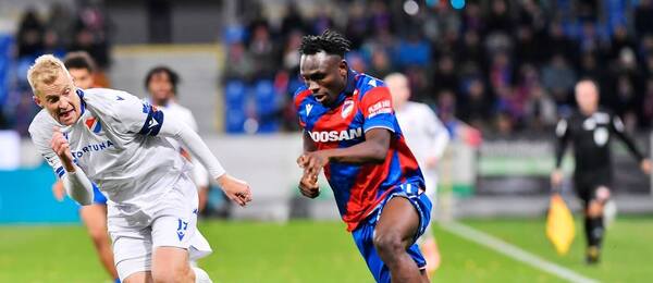 Michal Frydrych z Ostravy a Prince Adu z Plzně