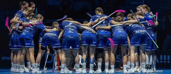 Na snímku hráčky florbalového týmu 1. SC Vítkovice, který se ve finále střetne s Bulldogs Brno