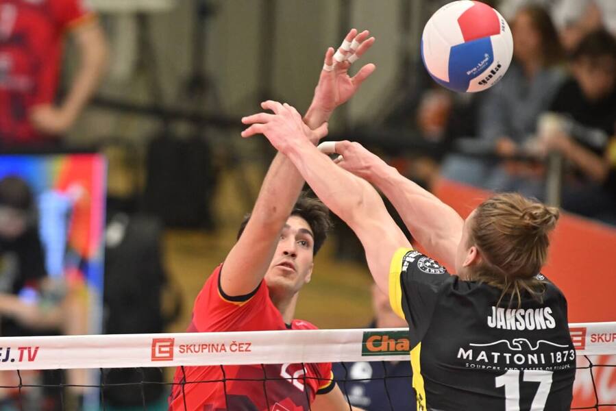 Momentka z&nbsp;prvního finálového utkání Karlovarsko vs. Lvi Praha