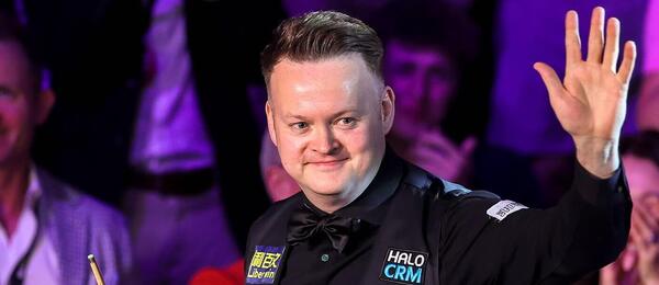 Shaun Murphy během semifinále Mistrovství světa ve snookeru 2026, dnes si v Sheffieldu zahraje finále o titul světového šampiona