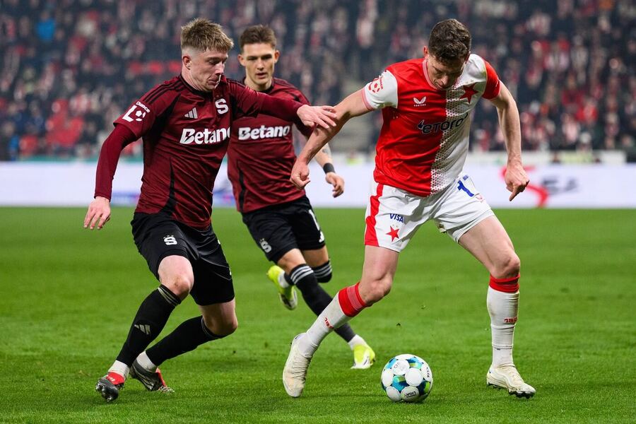 Adam Ševínský a&nbsp;Lukáš Provod během březnového derby mezi Slavií a&nbsp;Spartou