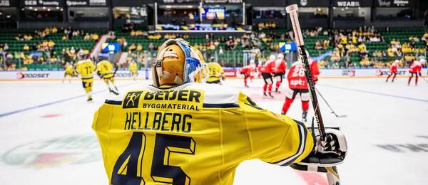 Brankář švédské reprezentace Magnus Hellberg před zápasem na Beijer Hockey Games 2026