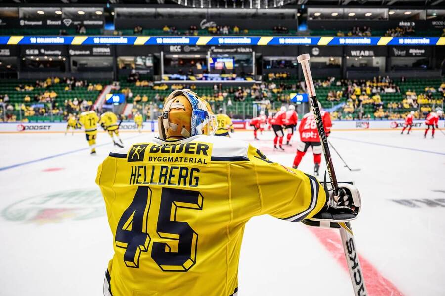 Brankář švédské reprezentace Magnus Hellberg před zápasem na Beijer Hockey Games 2026