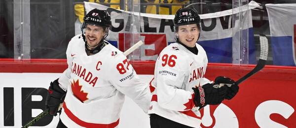 Sidney Crosby a Macklin Celebrini na mistrovství světa v ledním hokeji, oba jsou v nominaci na MS 2026