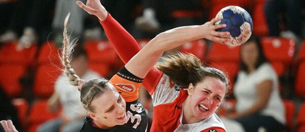 Valerie Smetková z Mostu útočí, fotka ze zápasu Most vs. Slavia Praha ve finále play off 2025