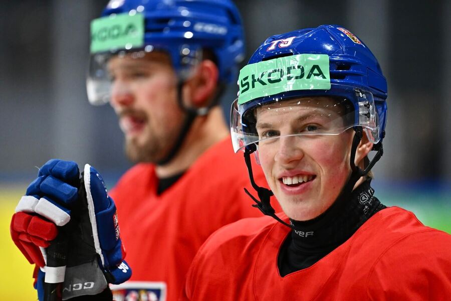 Český reprezentant Tomáš Galvas na tréninku před MS v&nbsp;hokeji 2026