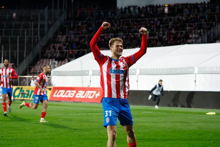 Brněnský záložník Martin Gjorgievski slaví gól