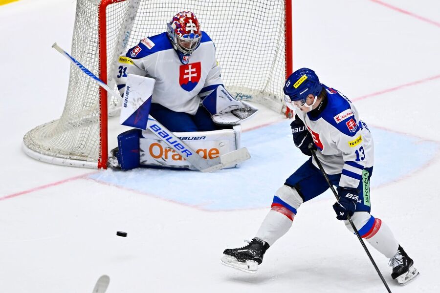 Brankář Samuel Hlavaj a&nbsp;obránce František Gajdoš v&nbsp;přípravě na MS v&nbsp;hokeji 2026. Slovensko dnes hraje proti Norsku.