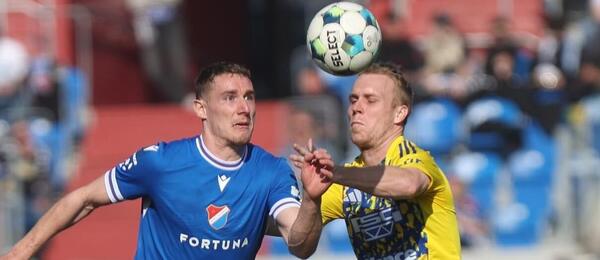 Ondřej Kričfaluši v souboji s Davidem Machalíkem