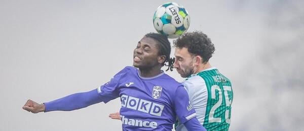 Utkání 23. kola Chance Ligy 2025/26: Zleva Camara (Karviná) a Sebastian Nebyla (Jablonec)