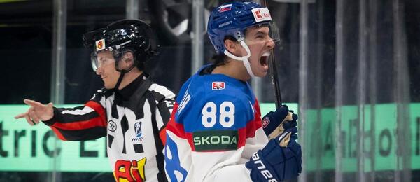 Slovenský hráč Martin Chromiak se raduje po vstřelení branky v zápase proti Slovinsku