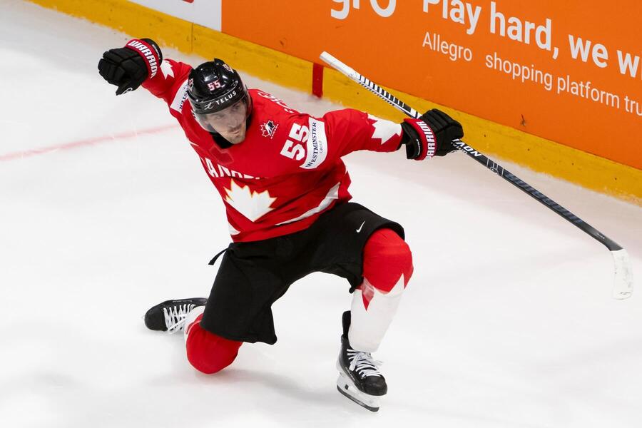 Mark Scheifele oslavuje svůj hattrick v&nbsp;zápase s&nbsp;Norskem. Kanada jde do akce i&nbsp;dnes, v&nbsp;osmý hrací den Mistrovství světa v&nbsp;ledním hokeji 2026.