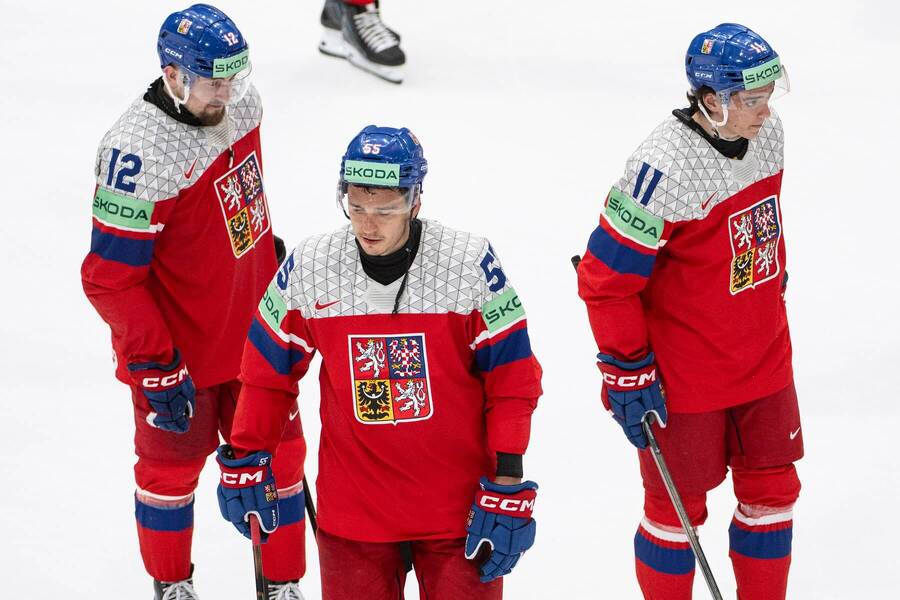 Zleva na snímku čeští reprezentanti Jiří Černoch, Libor Hájek a&nbsp;Matyáš Melovský