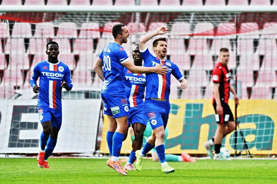 Fotbalisté Artisu Brno se radují z&nbsp;gólu do sítě Táborska, 24. kolo Chance Národní Ligy 2025–26