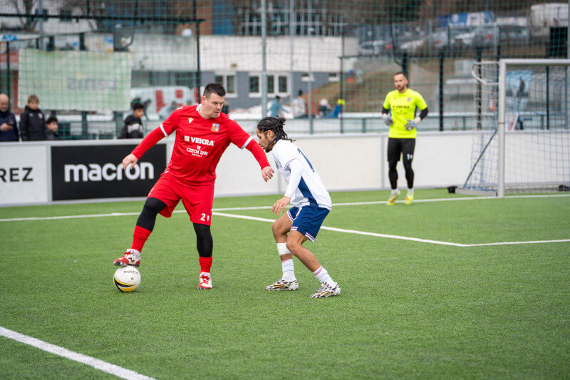 Český obránce David Cupák v&nbsp;přípravném utkání proti Anglii