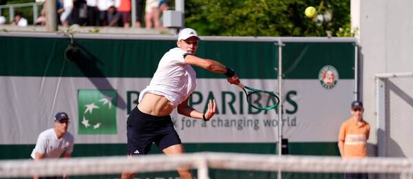 Jakub Menšík během zápasu 2. kola Roland Garros 2026