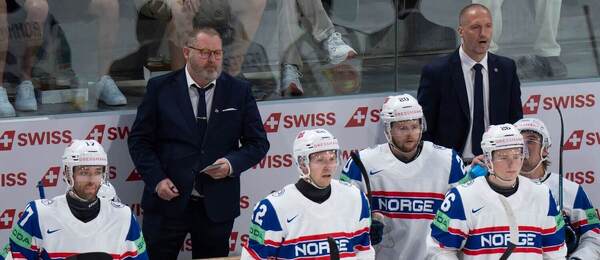 Norská střídačka během semifinále proti Švýcarsku
