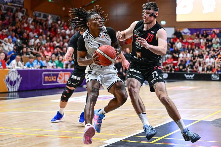 Pardubice s&nbsp;Nymburkem dnes odehrají 4.&nbsp;finále Maxa NBL