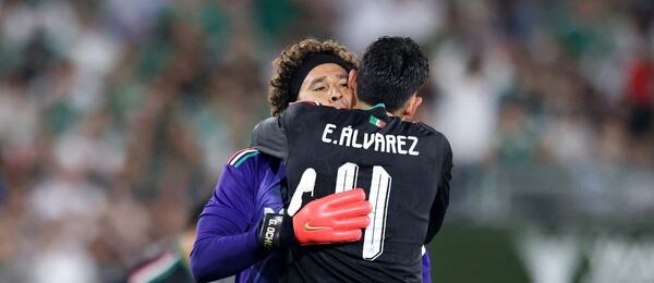 Guillermo Ochoa a Edson Álvarez z Mexika