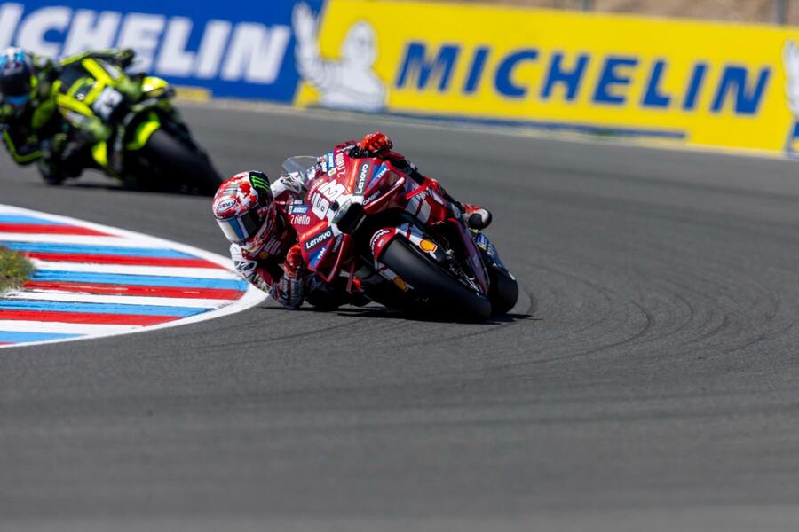 Sprint v&nbsp;Brně ovládl Francesco Bagnaia. Kdo uspěje v&nbsp;hlavním závodě?