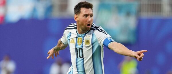 Argentinský útočník Lionel Messi slaví gól do sítě Alžírska