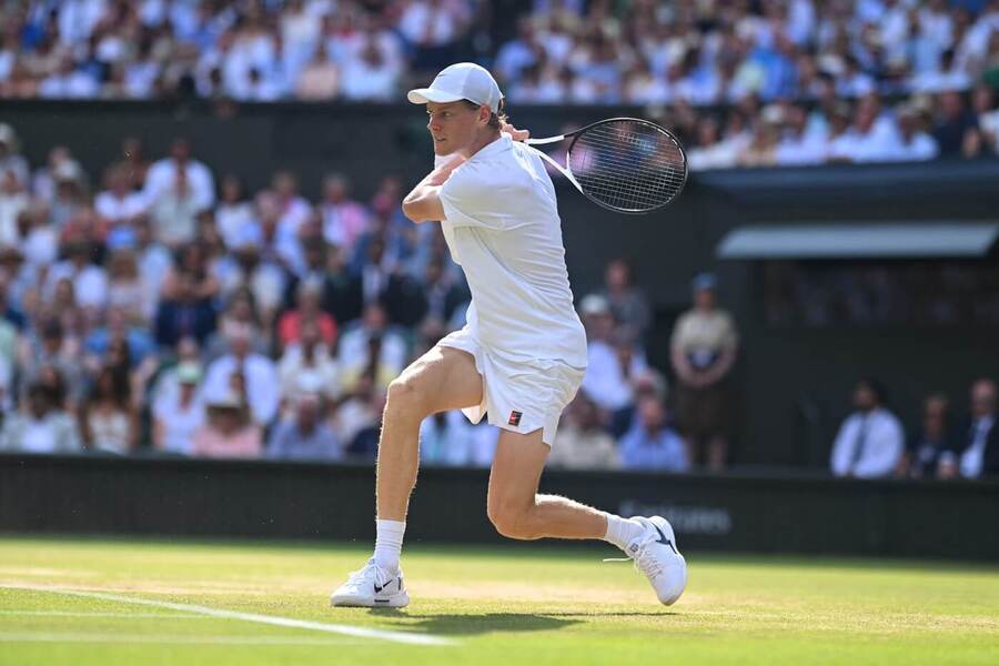 Úřadujícím šampionem Wimbledonu je Jannik Sinner