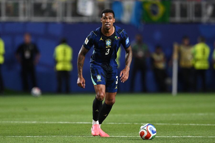 Brazilský obránce Gabriel v&nbsp;duelu proti Haiti