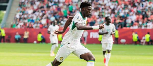 Senegalský útočník Assane Diao v utkání proti Iráku