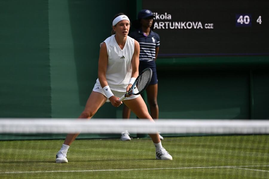 Nikola Bartůňková během prvního zápasu na Wimbledonu 2026