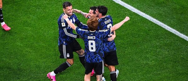 Argentinci se radují z gólu Jordánsku